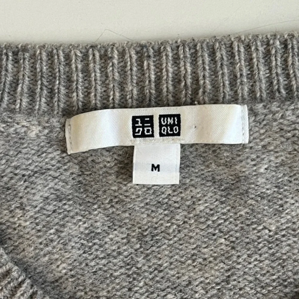 Uniqlo Womens 100% Wool Crew Neck Sweater Oatmeal Beige Heather dSize M - Picture 3 of 7